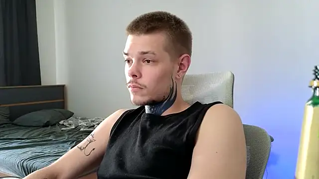 DENIS_HERE live cam on StripChat