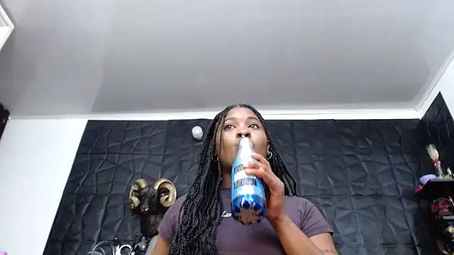 Hanna_Fox_69 live cam on StripChat