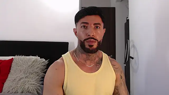 andrea_de_lucaa live cam on StripChat