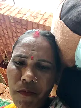 Pooja750 live cam on StripChat