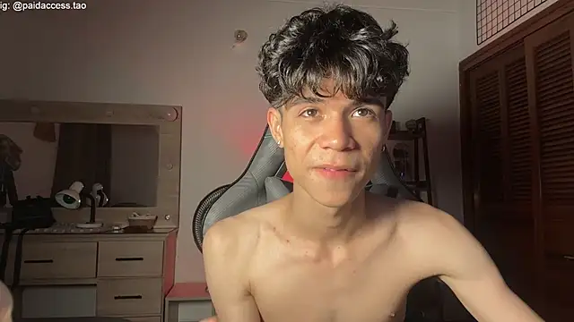 OopsAgain_ live cam on StripChat