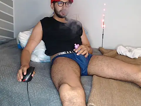 thomass1018 live cam on StripChat