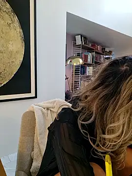 CelynaRoss live cam on StripChat