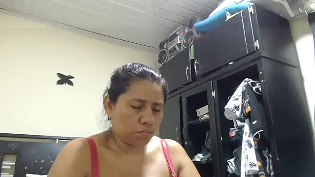 adrixxx38 live cam on StripChat