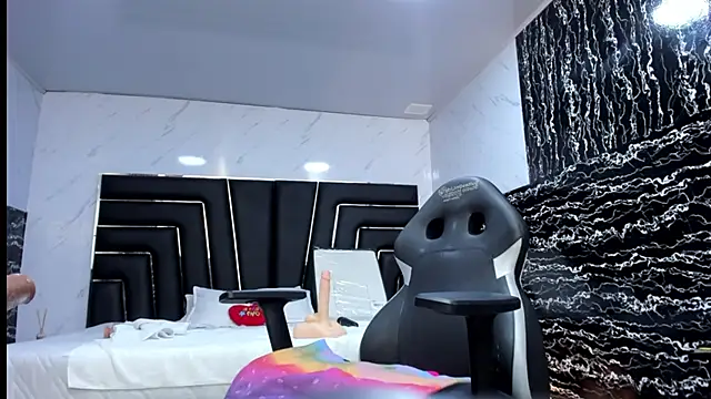 Ladyy_Scarlett live cam on StripChat