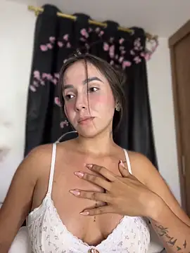 Scarlett05 live cam on StripChat