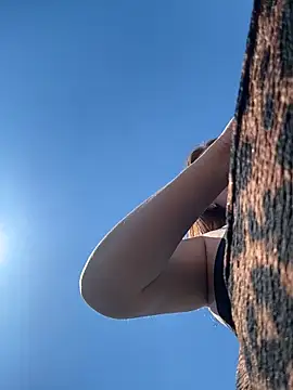 KiraSunshine live cam on StripChat