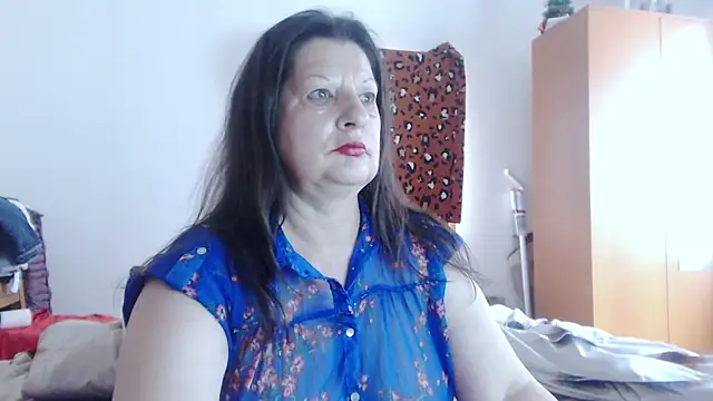ExtasyMature live cam on StripChat