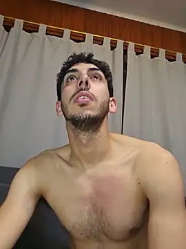LeoyNicky98 live cam on StripChat