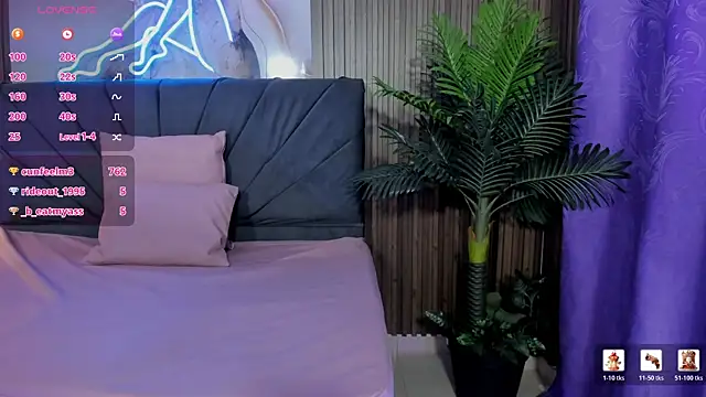 Kiara_tay live cam on StripChat