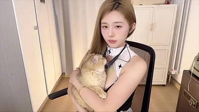 yiyi5588 (F young) - 乳贴直播20分钟