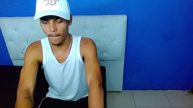 Angel_foxc13 live cam on StripChat