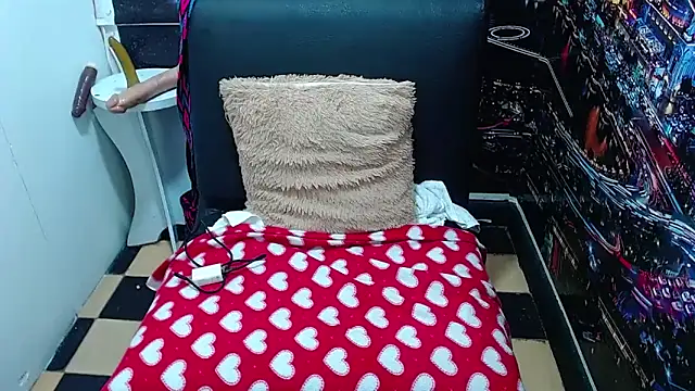 tila_nastyy live cam on StripChat