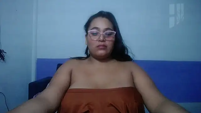 sirena_15 live cam on StripChat