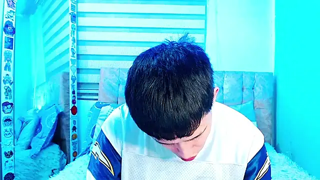 _justinmoon2 live cam on StripChat