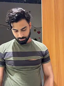 Royalboy_03 live cam on StripChat