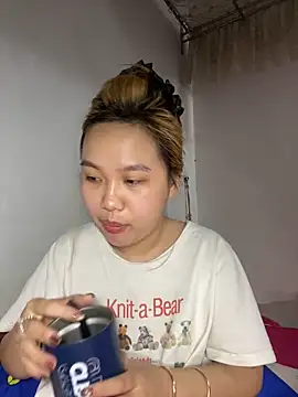 Almira6868 webcam