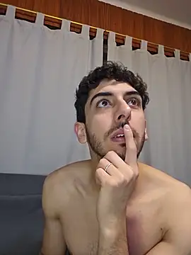 LeoyNicky98 live cam on StripChat