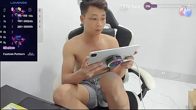 Naughty___asian live cam on StripChat