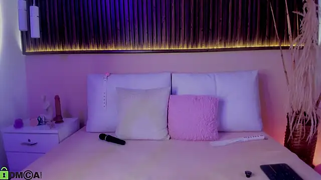 Liz_grey_ webcam