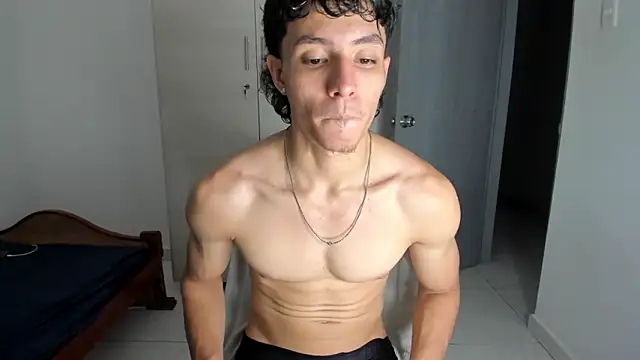enzo_sloran live cam on StripChat