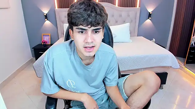 Tommy18__ live cam on StripChat