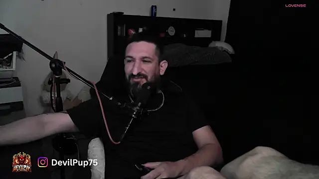 DevilPup75_ webcam