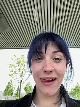Only_April webcam
