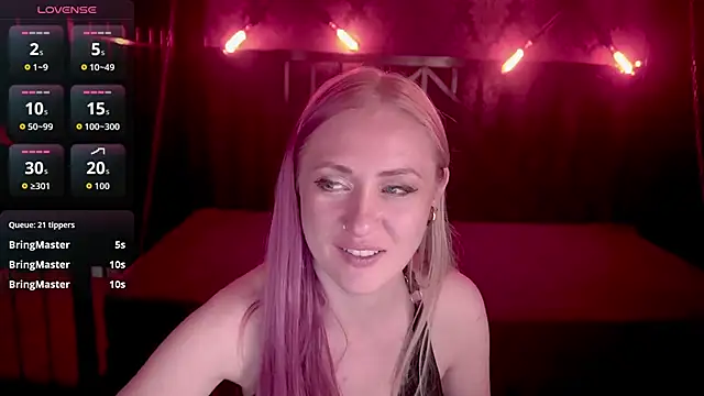 DramaQuenns webcam