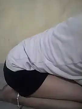 PRIYAGIRLHOT webcam