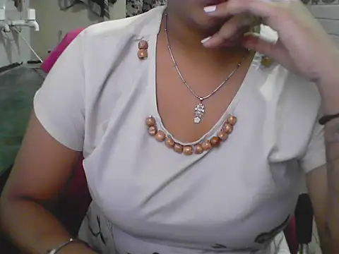 LovingPihu webcam
