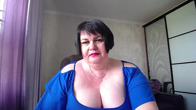 AlluringCurves webcam