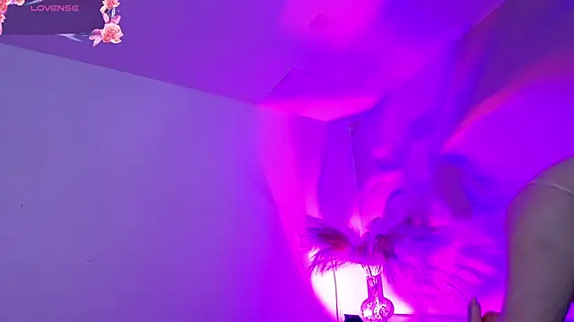 L1ittle_kitty_ live cam on StripChat
