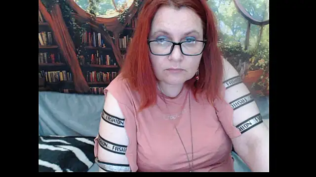 PlayfullMature webcam