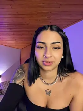 Hilary_pinkk webcam