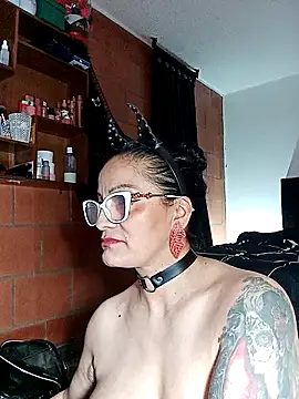 Taylor-hardcore live cam on StripChat