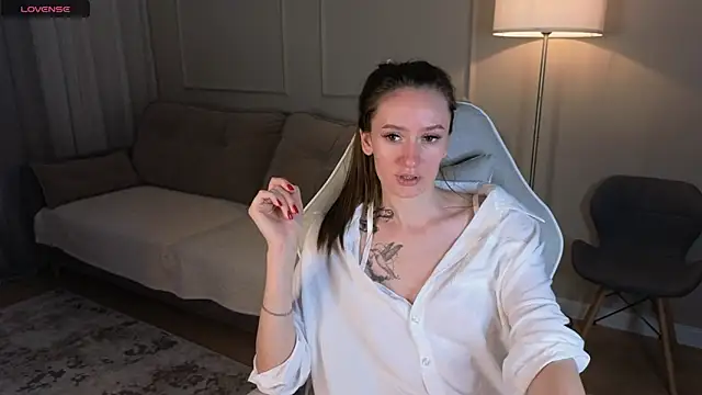 cutienaughtygirl live cam on StripChat