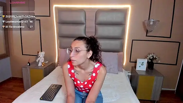 ANAMARIAMD live cam on StripChat