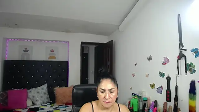 mature_bigboobs10 live cam on StripChat