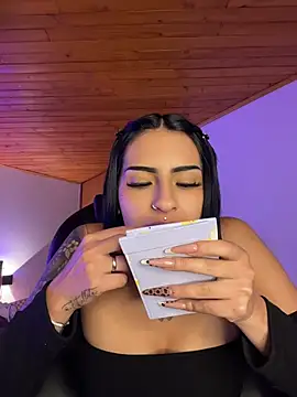 Hilary_pinkk live sex cam