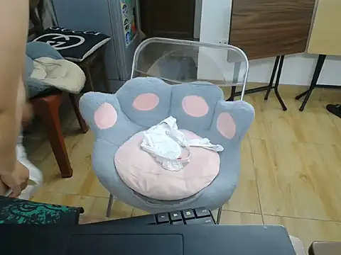 Maia_9999 webcam