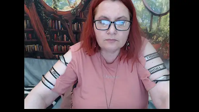 PlayfullMature webcam
