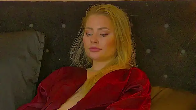 MisshaNight live cam on StripChat