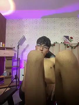 osamu_tay live cam on StripChat