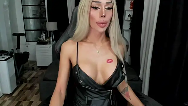 Forever_MissCandace live cam on StripChat