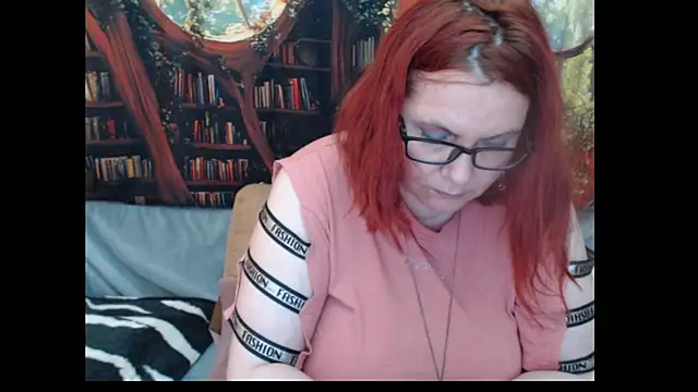PlayfullMature webcam