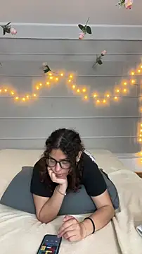 Sarabubbie live cam on StripChat