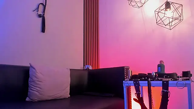 Maximoking26 live cam on StripChat