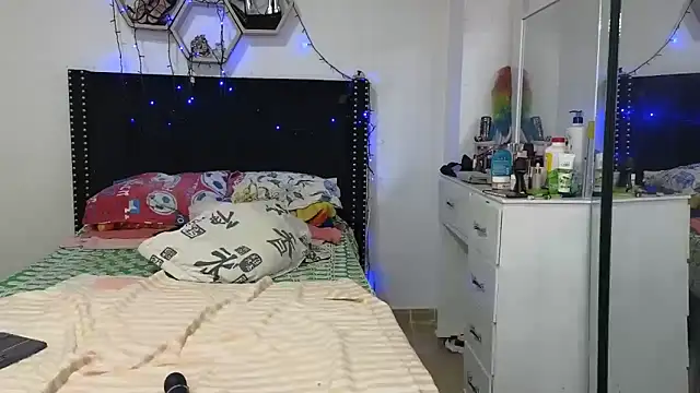 charlotte_077 live cam on StripChat