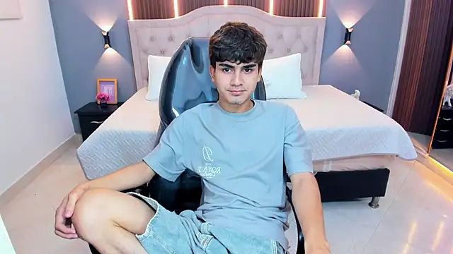 Tommy18__ live cam on StripChat